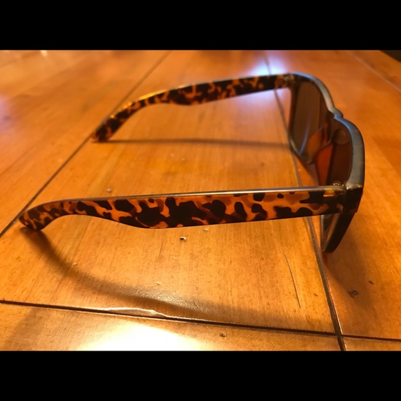 Sunglasses - Picture 4 of 4